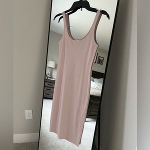 Forever 21: Size M, Light Pink Body-Con Midi Dress.